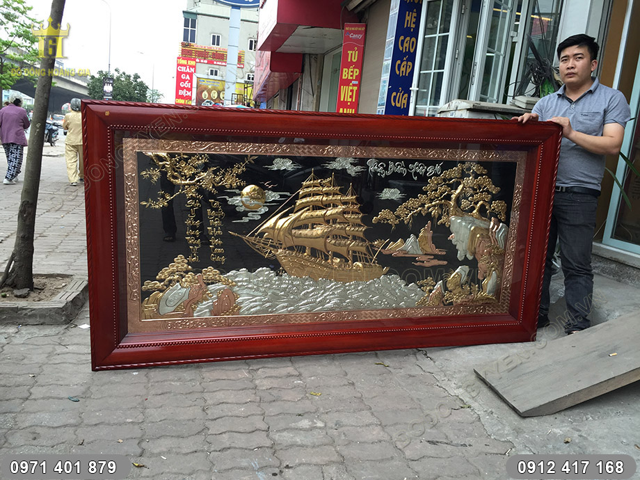 Tranh Đồng Thuận Buồm Xu&ocirc;i Gi&oacute; Mạ V&agrave;ng Bạc D&agrave;i 2m3